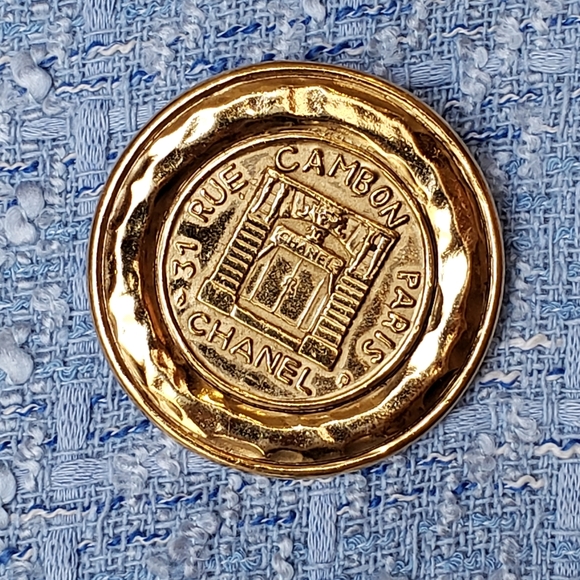 Chanel 24k Gold Plated Vintage Parisian Brooch - Picture 6 of 6